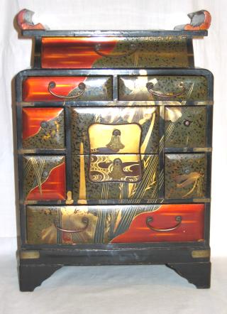 Japanese Lacquered Jewels Box.
